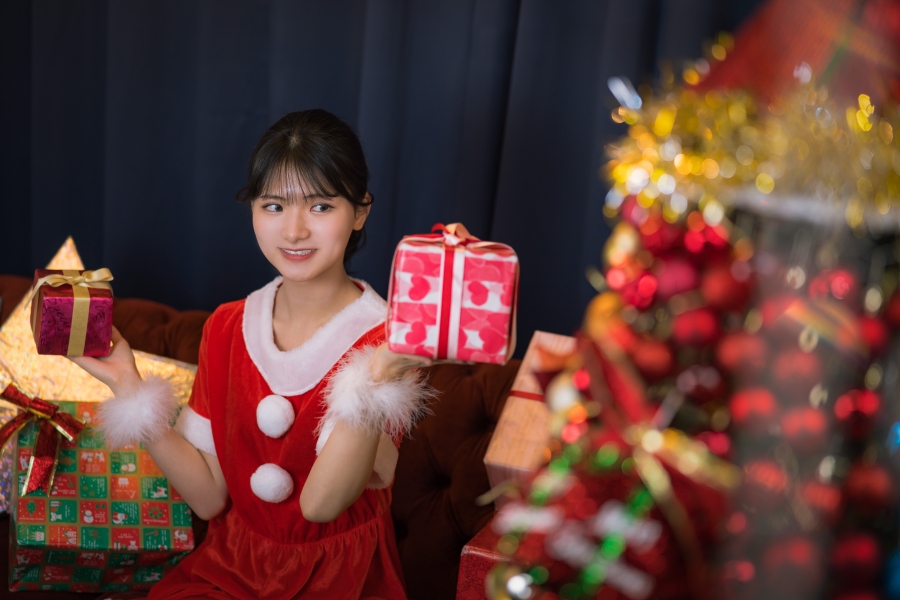 How Japanese People Celebrate Christmas Eve & Christmas – A Unique Blend of Romance, Festive Lights, and Family Traditions