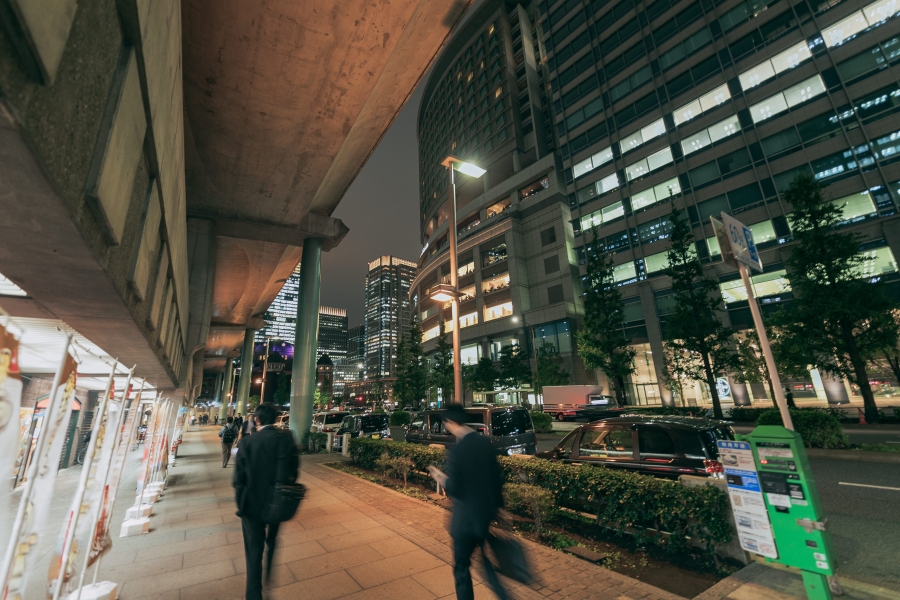 Where to See Tokyo’s Salarymen in Suits – Best Areas, Stations, and Times